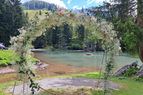 Blumenkranz vor Almsee ·  Bilder vom Sonntag Wandertage Filmoos 2025